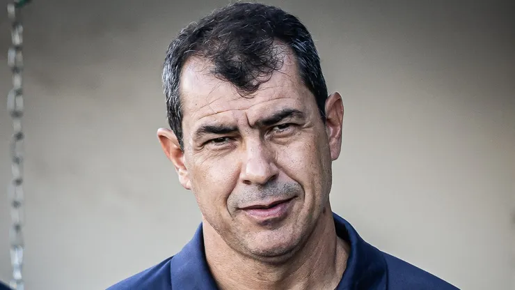 Carille comemora e prepara plano ousado para utilização de novo atacante no Santos