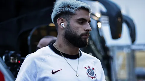 Yuri Alberto alfineta Mano Menezes - Foto: Fabio Giannelli/AGIF