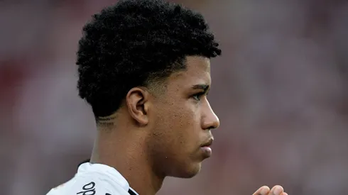 Meia Andrey Santos foi revelado pelo Vasco Foto: Thiago Ribeiro/AGIF