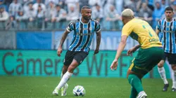 João Pedro não vive bom momento no Grêmio. Foto: Maxi Franzoi/AGIF