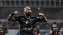 Gabigol chama a atenção da torcida do Santos; Foto: Talita Gouvea/AGIF