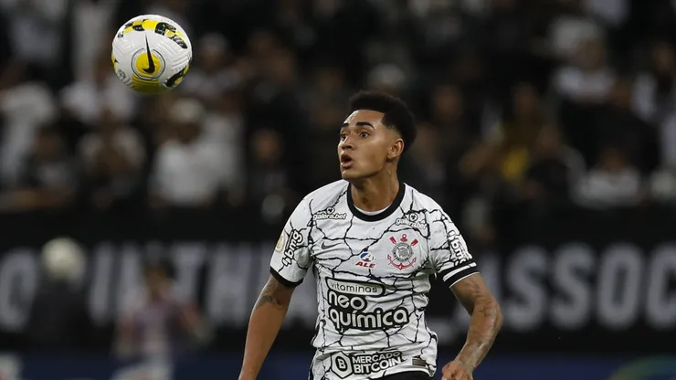 Du Queiroz jogando pelo Corinthians. Foto: Ricardo Moreira/Getty Images)