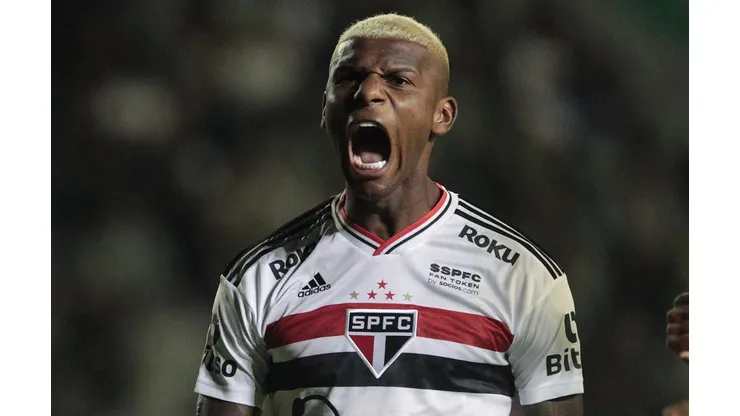 O xerifão Arboleda é pura raça Tricolor. Futuro do jogador está prestes a ser solucionado - Foto: Rubens Chiri/Saopaulofc.net