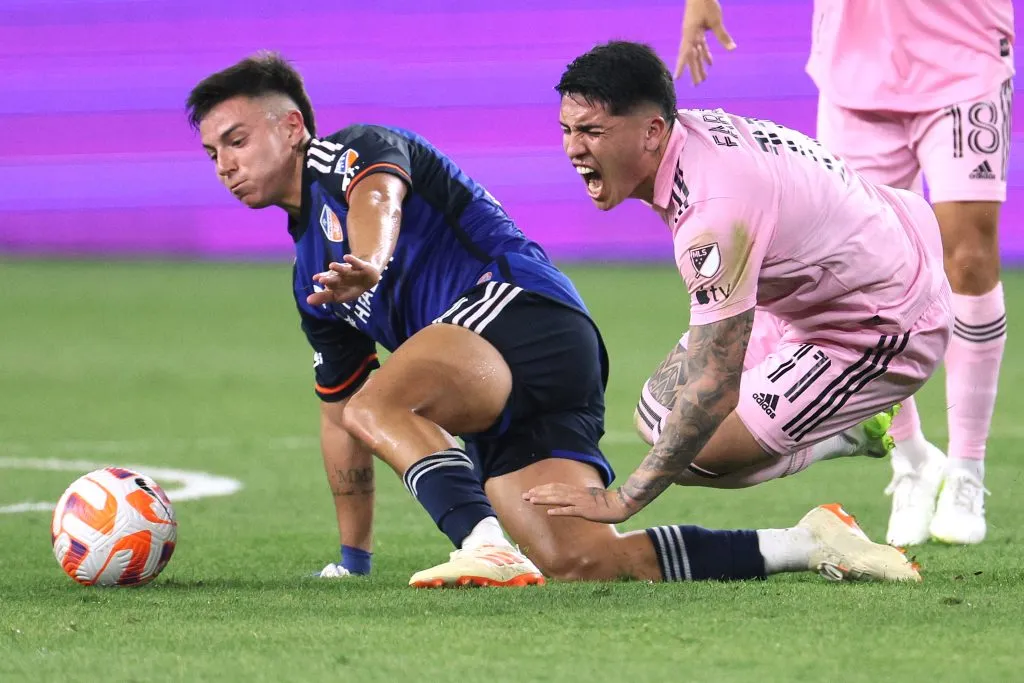 Álvaro Barreal (à esquerda) defende as cores do FC Cincinnati, nos EUA, e está na mira do Palmeiras – Foto: Andy Lyons/Getty Images