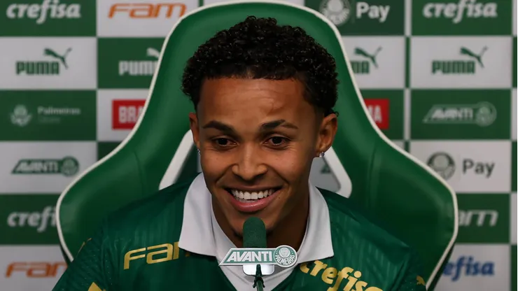 Lázaro sendo apresentado oficialmente. Foto: Cesar Greco/Palmeiras