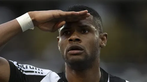 Júnior Santos com a camisa do Glorioso. Foto: Jorge Rodrigues/AGIF