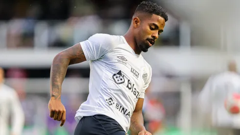 Foto: Reinaldo Campos/AGIF - Kayner vem bem no Santos