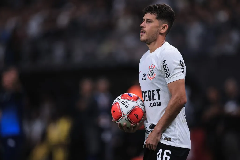 Hugo vem deixando a desejar no Corinthians – Foto: Ettore Chiereguini/AGIF.