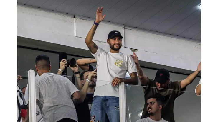 Foto: Reinaldo Campos/AGIF - Neymar marcou presença na Vila Belmiro