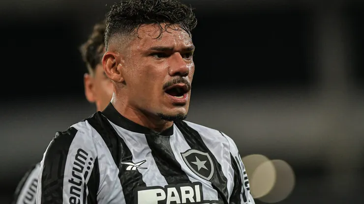 O centroavante é a esperança de gols para o clássico. Foto: Thiago Ribeiro/AGIF