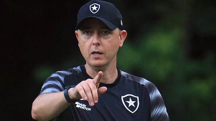 Tiago Nunes, técnico do Botafogo, quer atrapalhar o Mengão - Foto: Vítor Silva/Botafogo