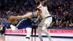 Luka Doncic e Julius Randle em partida entre Dallas Mavericks e New York Knicks, pela NBA, em Nova York (Foto: Heitman/Getty Images)