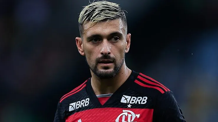 Foto: Buda Mendes/Getty Images - Arrascaeta pelo Flamengo em clássico contra o Vasco