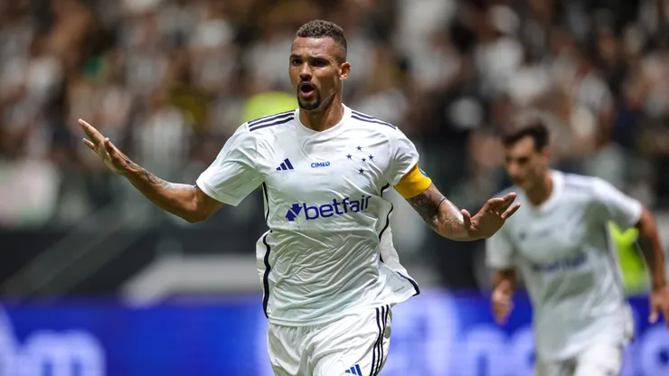 Zé Ivaldo comemora seu gol na Arena MRV em jogo contra o Atlético-MG. Foto: Gilson Lobo/AGIF