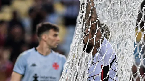 Léo Jardim defendeu pênalti de Gabigol - Foto: Thiago Ribeiro/AGIF