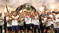 São Paulo levanta a taça da Supercopa. Foto: Gilson Lobo/AGIF