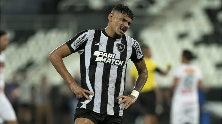 Tiquinho Soares saiu lesionado na partida de hoje. Foto: Jorge Rodrigues/AGIF