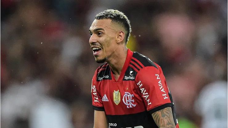 Matheuzinho entra na mira de gigante brasileiro. Foto: Thiago Ribeiro/AGIF