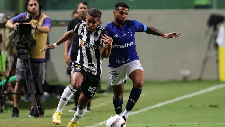 Foto: Gilson Junio/AGIF - Atlético-MG e Cruzeiro se enfrentando em clássico passado