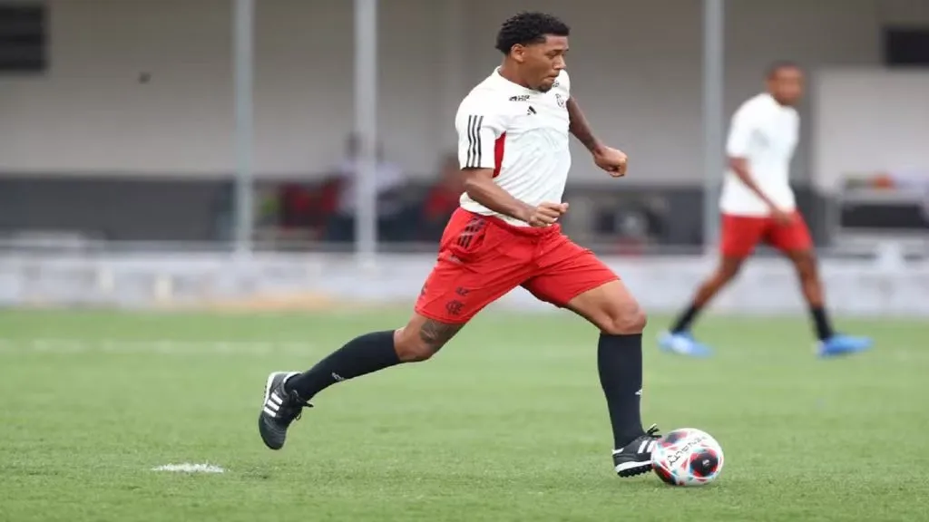 Foto: Gilvan de Souza/Flamengo – O jovem Rayan Lucas em treino pelo Flamengo