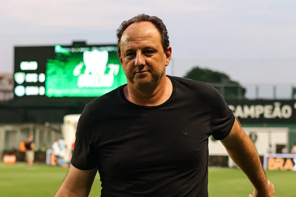 Rogério Ceni não terá Carlos Vinicius no elenco do bahia. Foto: Gilson Lobo/AGIF