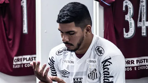 Foto: Raul Baretta/Santos FC - João Paulo nos bastidores do Santos