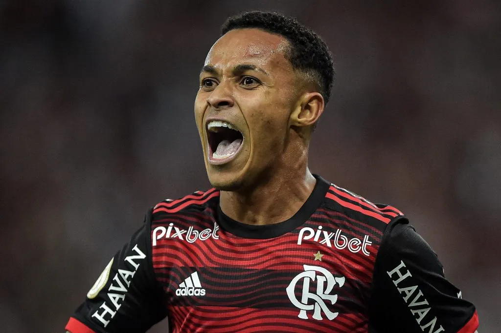 RJ – Rio de Janeiro – 30/07/2022 – BRASILEIRO A 2022, FLAMENGO X ATLETICO-GO – Lazaro jogador do Flamengo comemora seu gol durante partida contra o Atletico-GO no estadio Maracana pelo campeonato Brasileiro A 2022. Foto: Thiago Ribeiro/AGIF