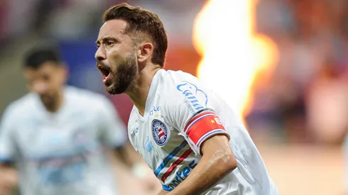 Everton Ribeiro vem defendendo o Bahia, que complica planos de despedida do ídolo do Mengão no Maracanã - Foto: Jhony Pinho/AGIF