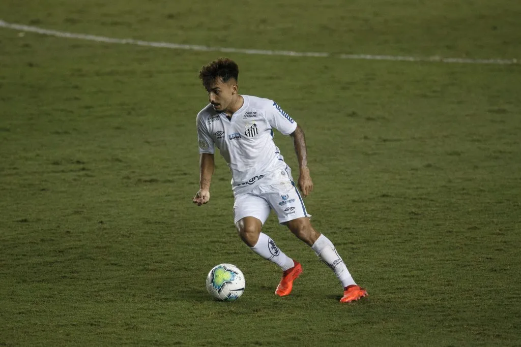 Luca Lourenço está fora do Santos – Foto: Ettore Chiereguini/AGIF.