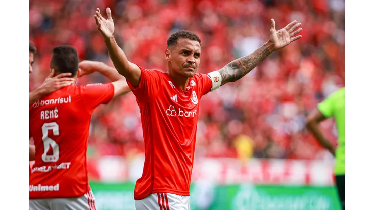 Alan Patrick comemora seu gol contra o Ypiranga