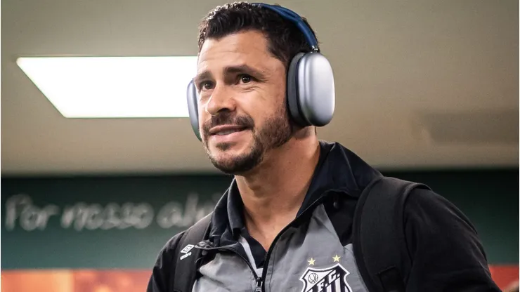 Foto: Raul Baretta/Santos FC.- Giuliano pelo Santos em partida no Campeonato Paulista