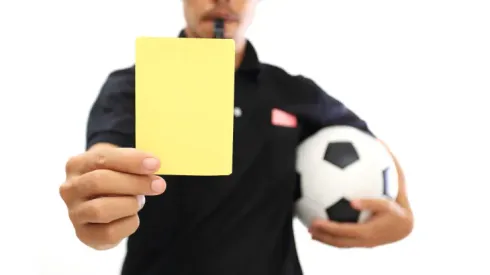 © Getty Images/iStockphoto Veja como apostar em cartões, com estratégias para este mercado (iStock)