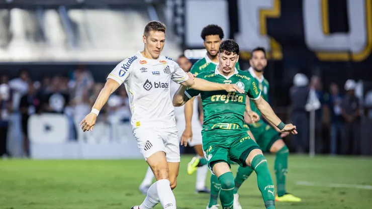 Centroavante atuou poucos minutos no clássico diante do Palmeiras