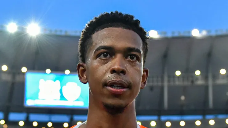 Carlinhos durante partida contra o Vasco pelo Carioca 2024. Atacante vai jogar no Mais Querido.