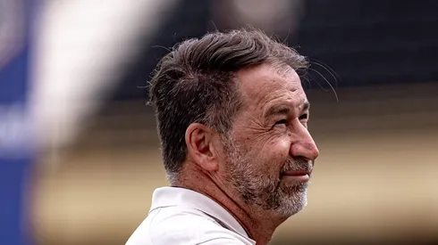 Augusto Melo antes da partida contra o Agua Santa, pelo Paulistão 2024. Dirigente tem negociações avançadas com empresa sobre direitos de TV.