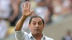 Ramón Díaz durante jogo contra o Nova Iguaçu. Treinador prepara a equipe vascaína para o Brasileirão.