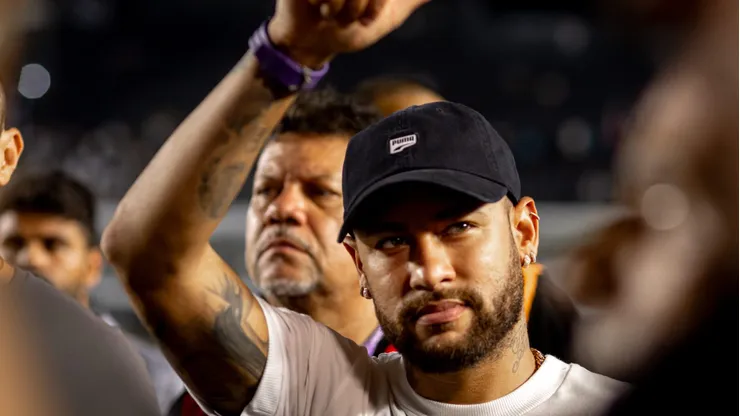 Neymar, em visitia a Vila Belmiro. O camisa 10 poderá estar presente na final do Paulistão entre Palmeiras x Santos.