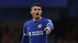 Thiago Silva é o zagueiro mais velho a atuar como titular na liga mais competitiva do mundo. Foto: Richard Heathcote/Getty Images