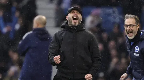 Roberto De Zerbi vibrando em partida do Brigthon pela Premier League. Foto: Brighton
