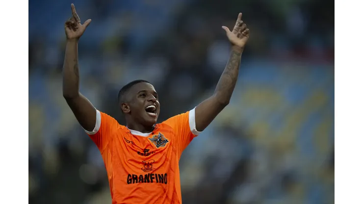 Bill do Nova Iguaçu celebra vitória conquistada contra o Vasco nas semifinais do Carioca.