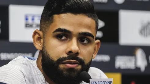 Felipe Jonatan, jogador do Santos. O lateral fala sobre sua possível renovação de contrato com o Peixe.