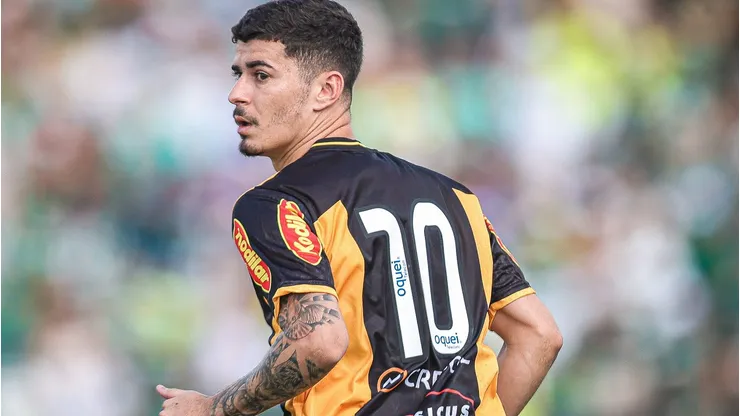 Rômulo, jogador do Palmeiras quando atuava pelo Novorizontino. O Verdão trabalha para ele estar presente na estreia da Libertadores.