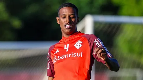 Robert Renan em treino no CT dos Quero-Queros, do Inter. Foto: R. Duarte / Internacional