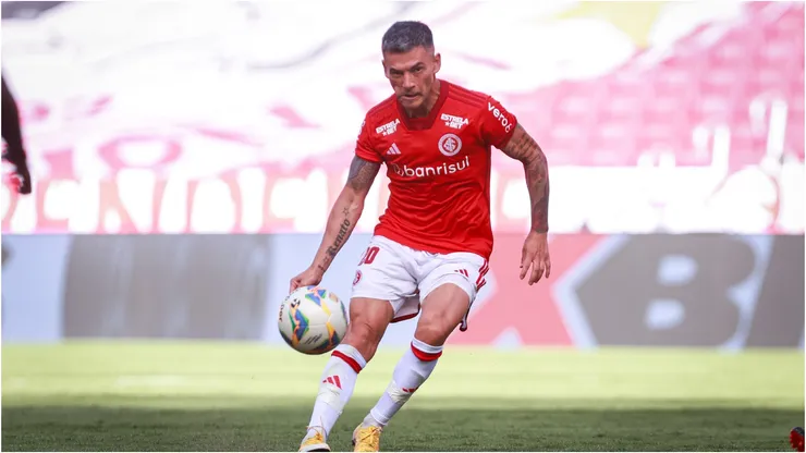 Chileno é desfalque após realizar um pequeno procedimento ocular. Maxi Franzoi/AGIF.