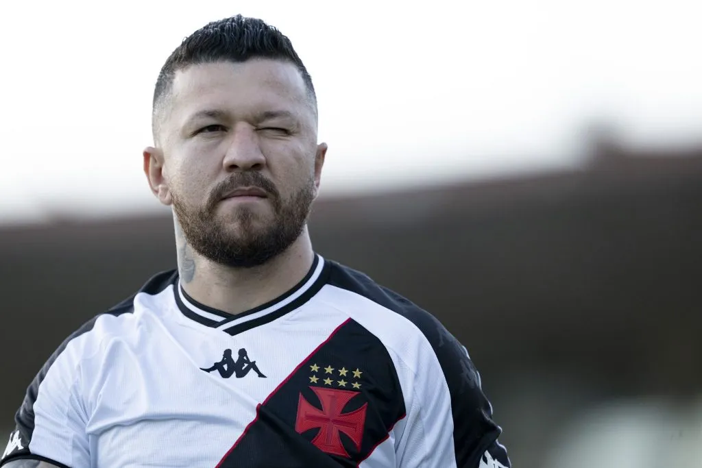 RJ – RIO DE JANEIRO – 03/03/2024 – CARIOCA 2024, VASCO X PORTUGUESA RIO – Rossi jogador do Vasco antes da partida contra o Portuguesa Rio no estadio Sao Januario pelo campeonato Carioca 2024. Foto: Jorge Rodrigues/AGIF
