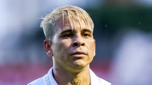 Soteldo com a camisa santista