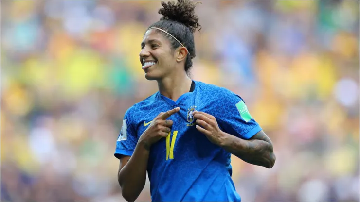 Crisitane, em partida pela Copa do Mundo Feminina, comemorando gol - Foto: Elsa/Getty Images