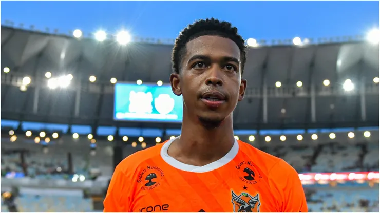 Carlinhos vem chamando a atenção por destaque no Campeonato Carioca. Thiago Ribeiro/AGIF.