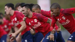 Raul treinando com seus companheiros no CT do Bragantino
