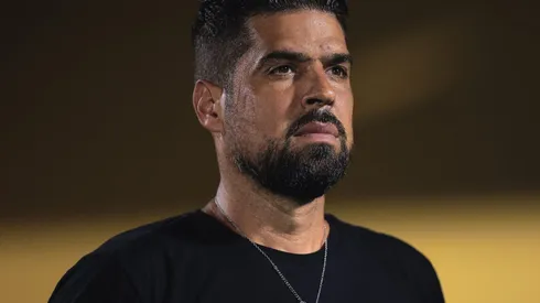 António Oliveira pode tirar meio-campista das mãos do Grêmio